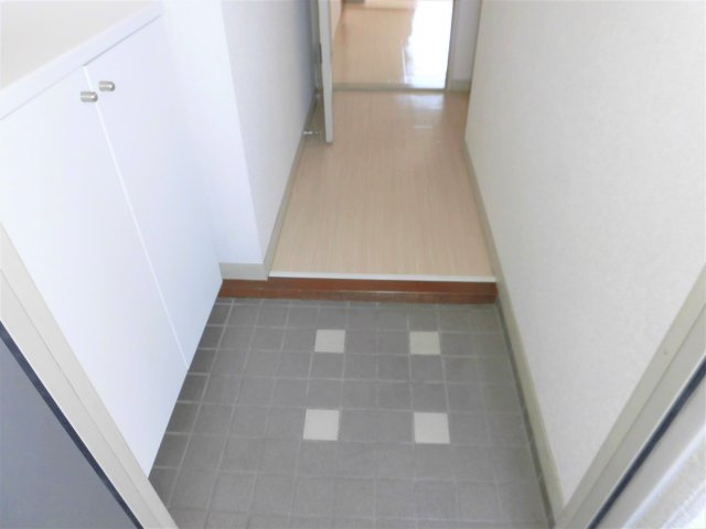 ロイヤルハイツ・廣瀬159の玄関