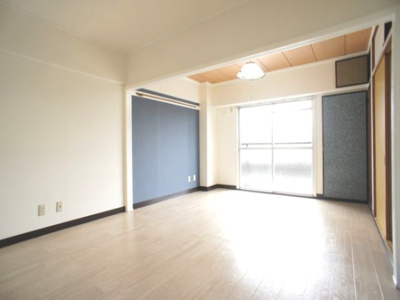 【居間・リビング】 | グランドハイツ | 快適に過ごせるエアコンが付いています♪