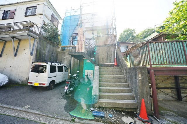 保土ヶ谷駅徒歩７分！閑静な住宅街♪の外観|高台につき、陽当たりの良いお住まいです。