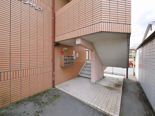グランシャリオ（法華寺町）のエントランス|毎日通るエントランスはこのようになっています