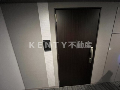 【玄関】 | パークリュクス蒲田一丁目 | 収納もある玄関です