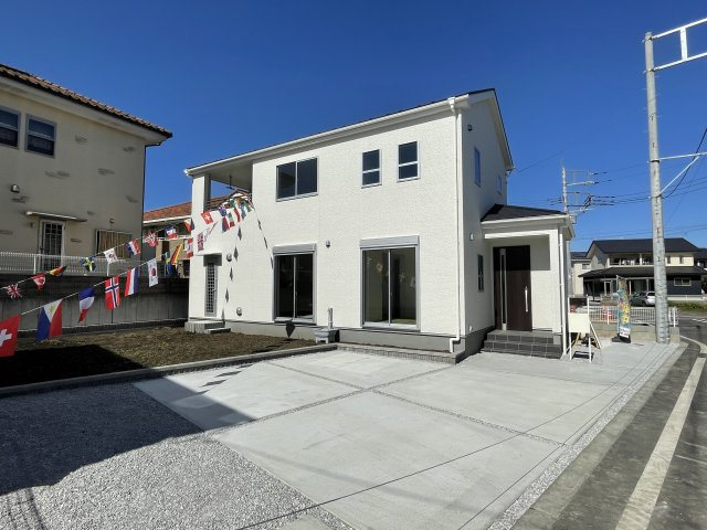 藤岡市藤岡第28（全4棟）1号棟の外観|ナチュラルで飽きの来ないデザインは流行に左右されない家の形です。外構も綺麗に仕上がっています(^▽^)/
物件の外観です