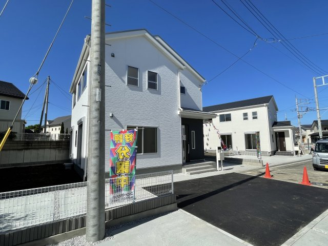 藤岡市藤岡第28（全4棟）2号棟の前面道路含む現地写真