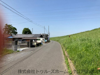 【前面道路含む現地写真】