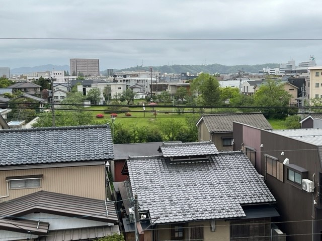 アルページュ二の宮の展望|南側側バルコニーからの眺望です。公園の緑に癒されます。