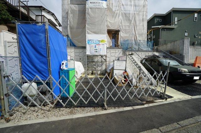 上星川駅徒歩１１分！カースペース２台♪保土ケ谷区仏向町　全２棟新築戸建て　の駐車場