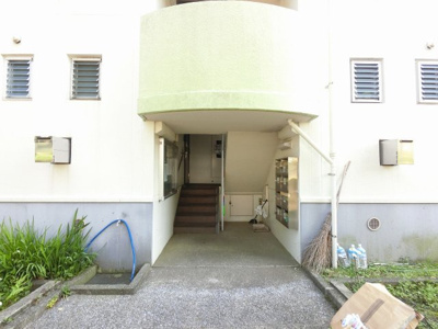 【エントランス】 | 上中里団地８号棟 | エントランス部分です。