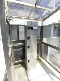 【その他共用部分】 | 共用部には宅配BOXがあるので荷物の受け取りもスムーズに♪再配達を依頼する手間が省けます☆