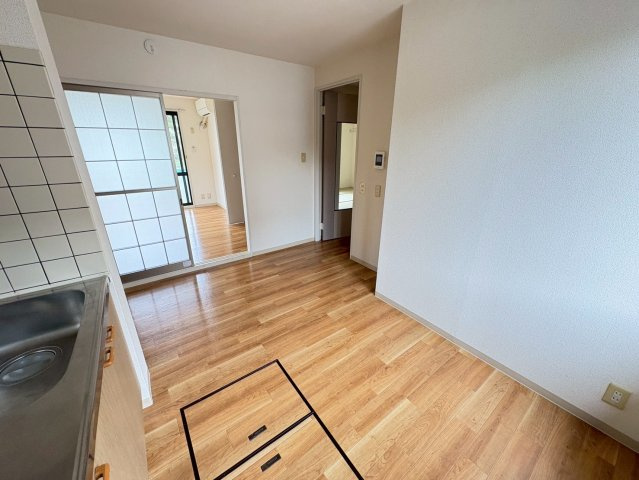 石橋ハイツＢ棟の居間・リビング