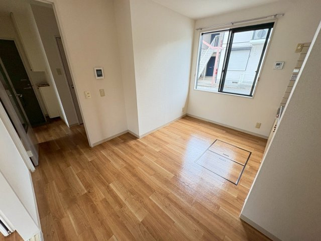 石橋ハイツＢ棟の居間・リビング