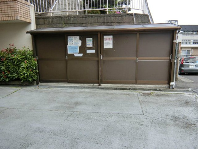 【その他共用部分】 | コスモ生田 | 敷地内ごみ置き場でごみ出しもらくらく～♪忙しい社会人さんや主婦さんにもうってつけ！