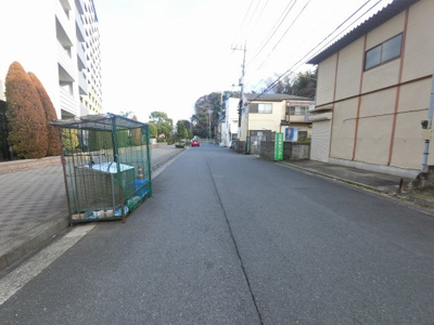 【周辺】 | クレストシティ宮崎台 | 前面道路です。