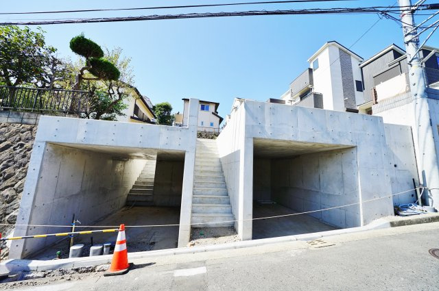 ご家族のプライバシーを考慮した2階リビング♪保土ケ谷区法泉2丁目　新築戸建ての外観|住環境に配慮された第一種低層住居専用地域。
