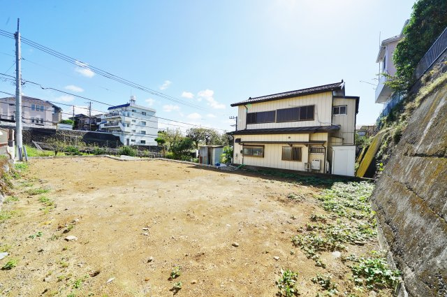 ご家族のプライバシーを考慮した2階リビング♪保土ケ谷区法泉2丁目　新築戸建ての外観|SICやパントリーもあり収納豊富なお住まいです。