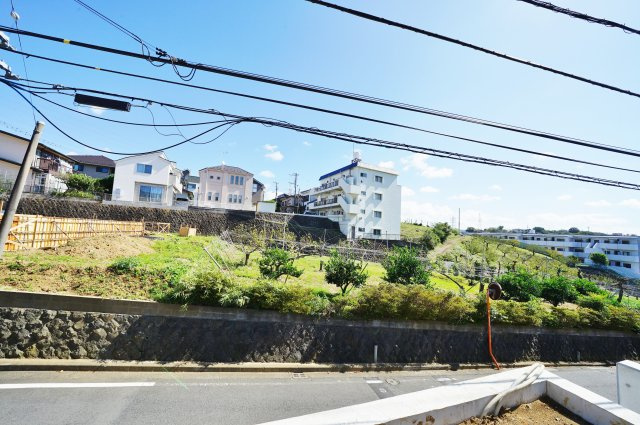ご家族のプライバシーを考慮した2階リビング♪保土ケ谷区法泉2丁目　新築戸建ての展望|前面は開けており開放感がございます。