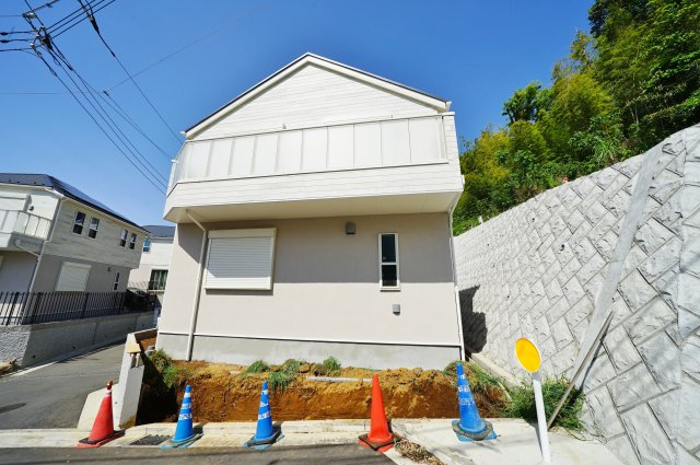 【仲介手数料無料】蓄電システムを搭載！カースペース２台♪保土ケ谷区上菅田町　全１５棟新築戸建ての外観