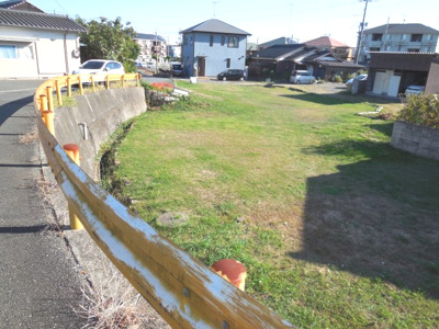 【外観】 | 中村３丁目売土地 | 土地の奥側に事務所や倉庫の設置をすることで、入り口側に車両を止めることができて便利です。