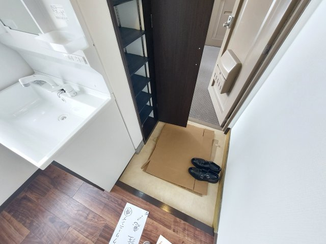 金剛ハイツの玄関