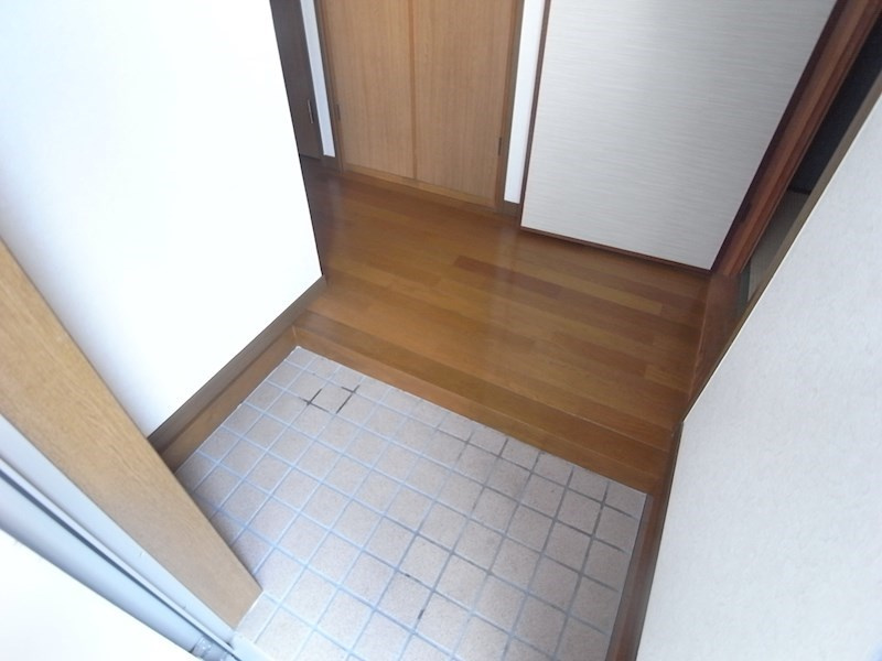 灘北ハイツの玄関