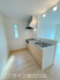 【キッチン】 | コンフォールいなみの　(太陽光発電入居者還元型) | 写真は202　左右反転