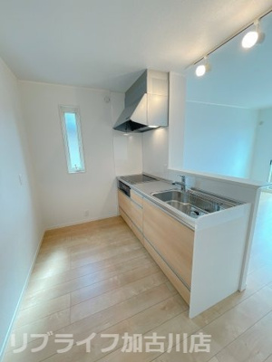 【キッチン】 | コンフォールいなみの　(太陽光発電入居者還元型) | 写真は202　左右反転