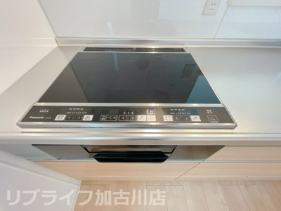 【キッチン】 | コンフォールいなみの　(太陽光発電入居者還元型) | 写真は202　左右反転