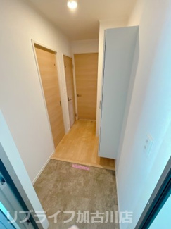 【玄関】 | コンフォールいなみの　(太陽光発電入居者還元型) | 写真は202　左右反転