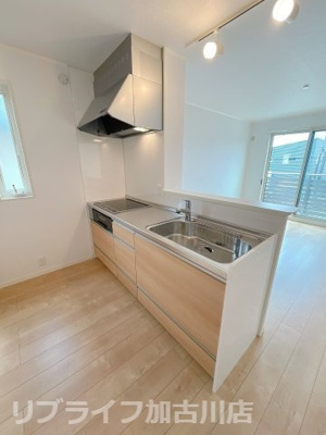 【キッチン】 | コンフォールいなみの　(太陽光発電入居者還元型) | 写真は202　左右反転