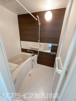 【浴室】 | コンフォールいなみの　(太陽光発電入居者還元型) | 写真は202　左右反転