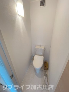 【トイレ】 | コンフォールいなみの　(太陽光発電入居者還元型) | 写真は202　左右反転