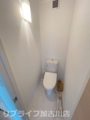 【トイレ】 | コンフォールいなみの　(太陽光発電入居者還元型) | 写真は202　左右反転