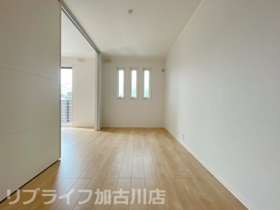 【洋室】 | コンフォールいなみの　(太陽光発電入居者還元型) | 写真は202　左右反転