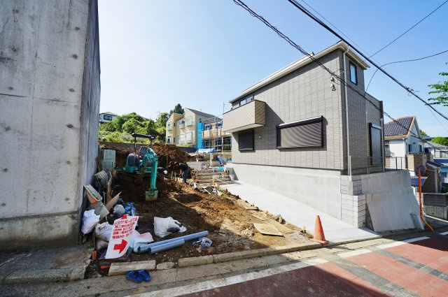 【仲介手数料無料】保土ヶ谷駅徒歩10分。南側にお庭があります♪保土ケ谷区桜ヶ丘1丁目　全2棟新築戸建ての外観|JR横須賀線「保土ヶ谷」駅より徒歩約10分の立地です。