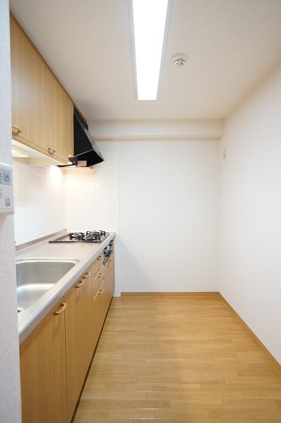 イリップス船堀のキッチン|独立したキッチンは3口コンロ、グリル付♪