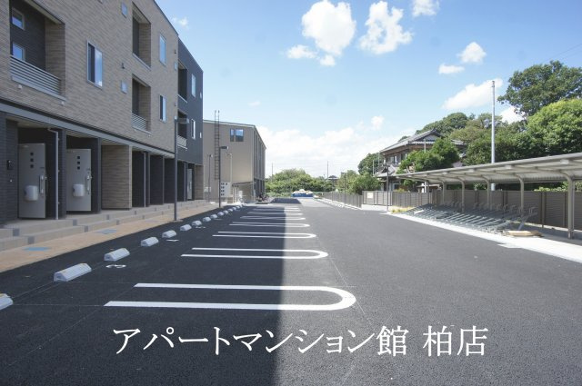 リヴェール　ヴィラⅠの駐車場