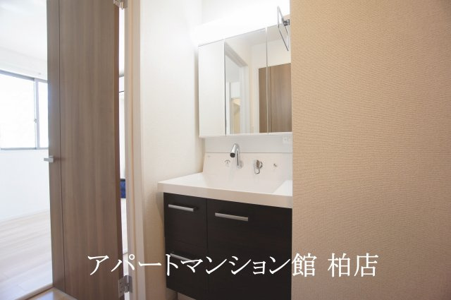 リヴェール　ヴィラⅠの独立洗面台