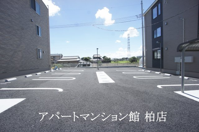 リヴェール　ヴィラⅠの駐車場