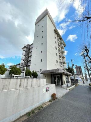 【外観】 | リリーハイツ田辺壱号棟　★仲介手数料無料★　陽明小学校　汐路中学校 | リノベーション済み。
保証付きマンションです。