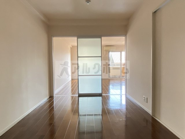 キラクマンションの洋室