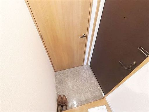 甲南タマタニマンションの玄関