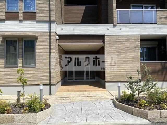 ノーブルセピア山本のエントランス