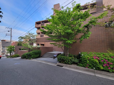 【外観】 | 夙川ソルステージュ | タイル貼りの重厚感溢れる外観です。