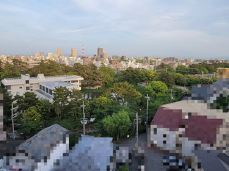 【展望】 | バルコニーから南東方向の眺望。片鉾公園、夙川公園が眼下に見下ろせます。