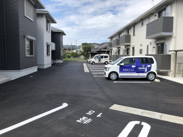 グランクレージュ有田川　A棟の駐車場