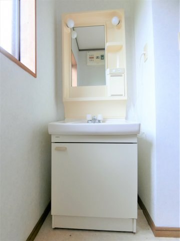 佐藤良三邸の独立洗面台