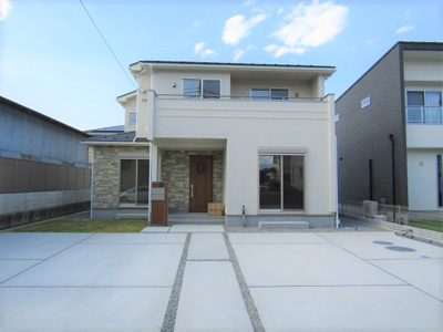 【外観：施工例】 | ブルーミングガーデン　南アルプス市加賀美 | 【新築戸建・南アルプス市加賀美】全1棟
土地面積：67.69坪　建物面積：33.43坪