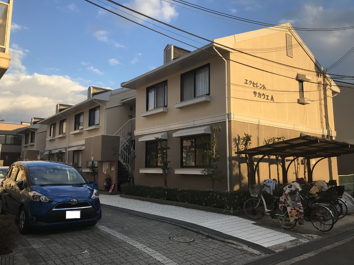 箕面市半町３丁目のアパートの外観