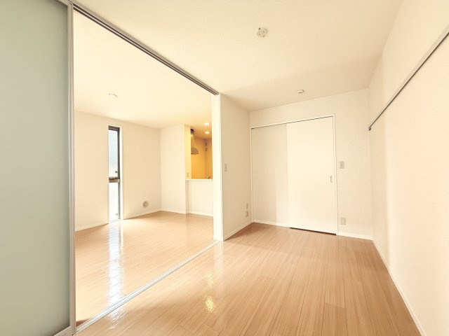 コンフォーティア市川の洋室