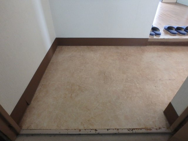 エイシン長栄寺ビルの玄関