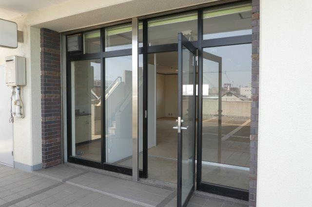 新倉敷駅前再開発住宅テナントの外観